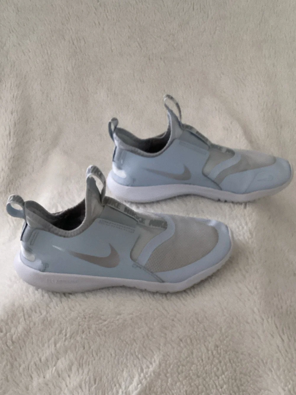 Nike Kids Flex Runner Slip-On Sneakers in Baby Blue & Light Gray Sz 3.5